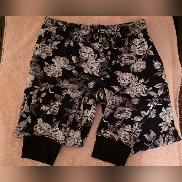Cynthia Rowley Black and White Floral Joggers (Size Large) - Picture 7 of 14